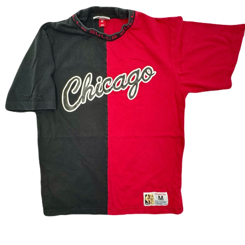 Mitchell & Ness Chicago Bulls Black and Red Cotton T Shirt, Size Medium